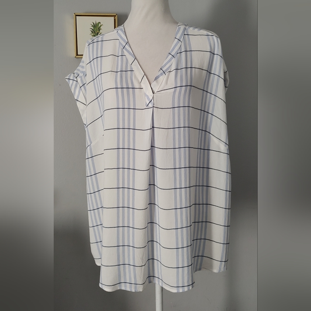 Top Blouse Liz Claiborne  V Neck Size 2X Color White And Blue 100% Rayon New Tag
